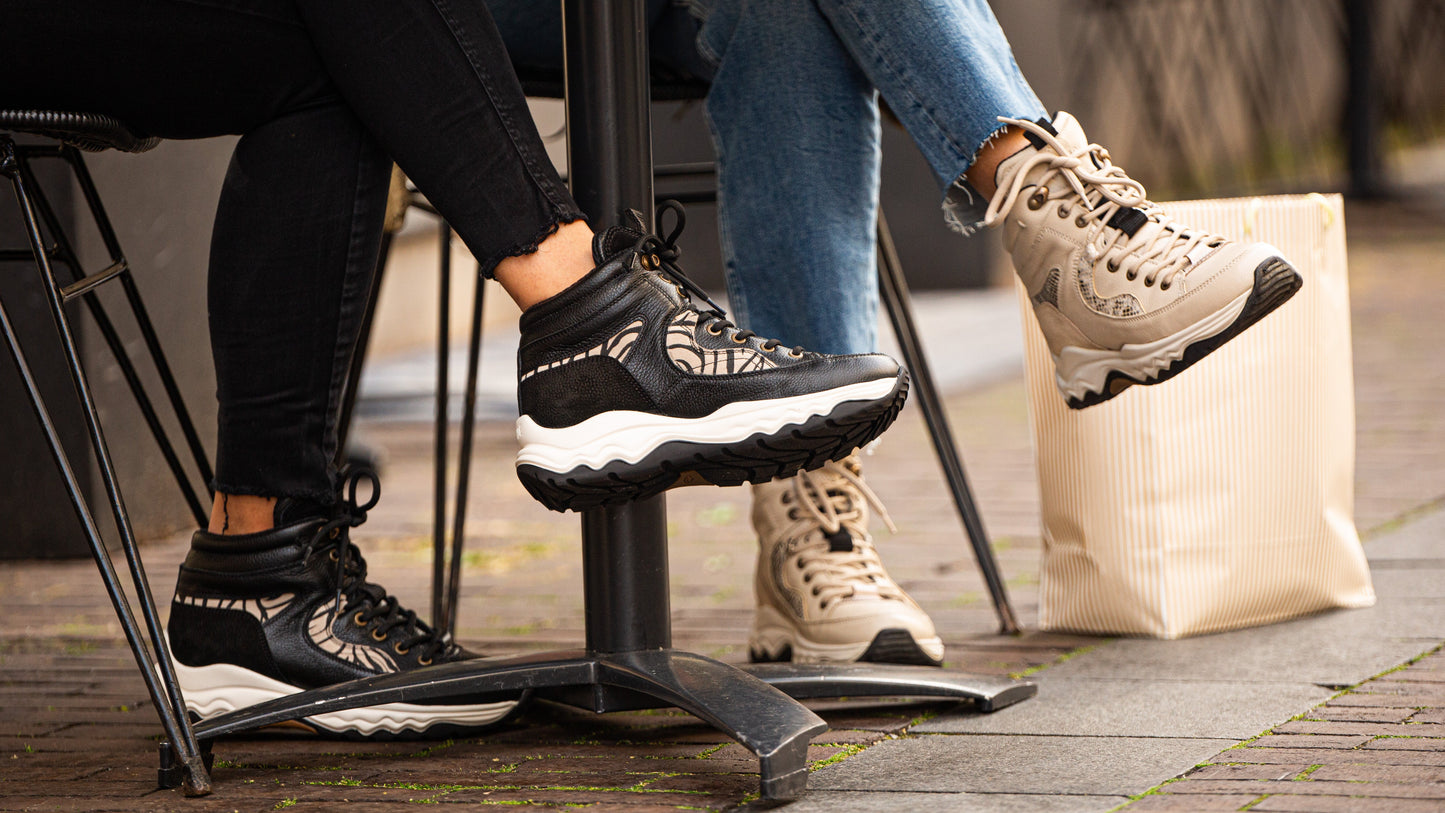 Gun iemand een heerlijk paar modieuze wandelschoenen!